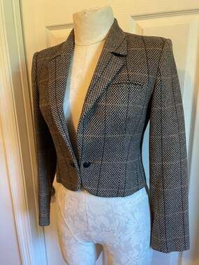 Cropped tweed blazer